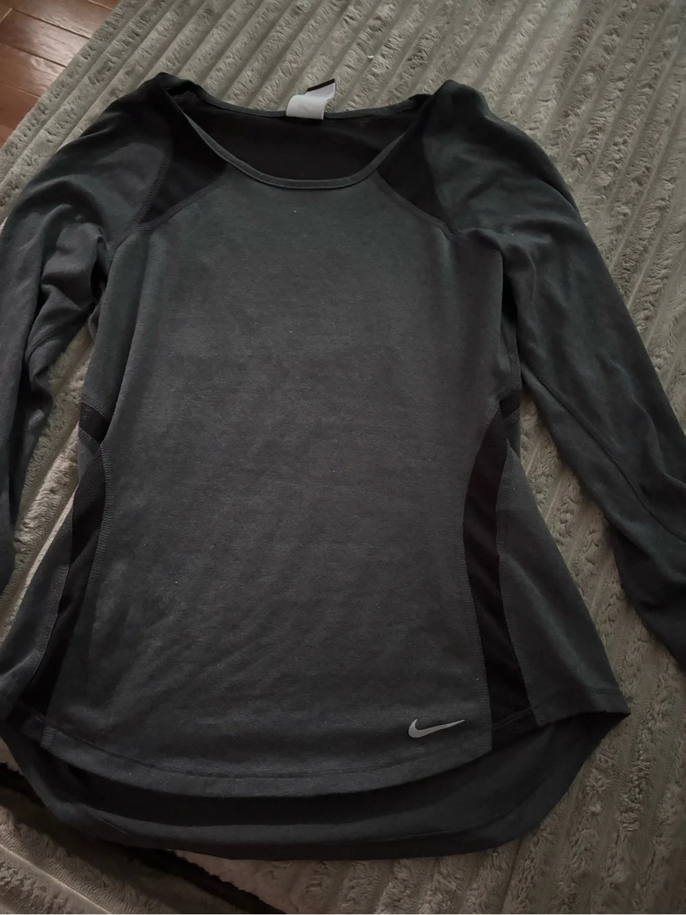 Nike Women's Charcoal Gray Long-Sleeve Athletic Top